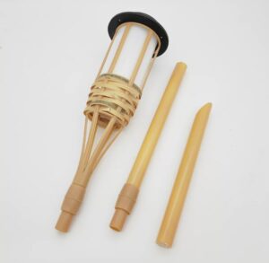 pelita solar rekaan seperti pelita buluh tradisional